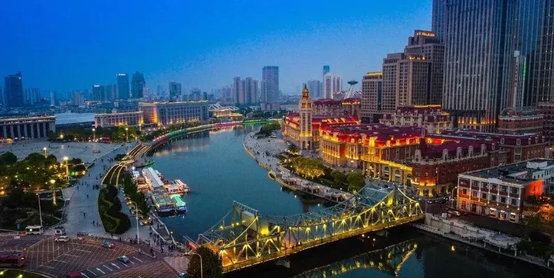 天津海河:历史文化游船之旅,城市天际线璀璨明珠